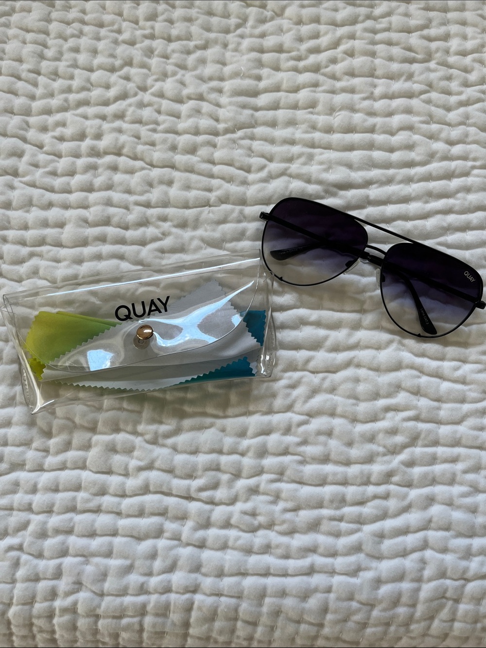 Quay Australia Black Frame Sunglasses with Gradient Lenses - Aviator